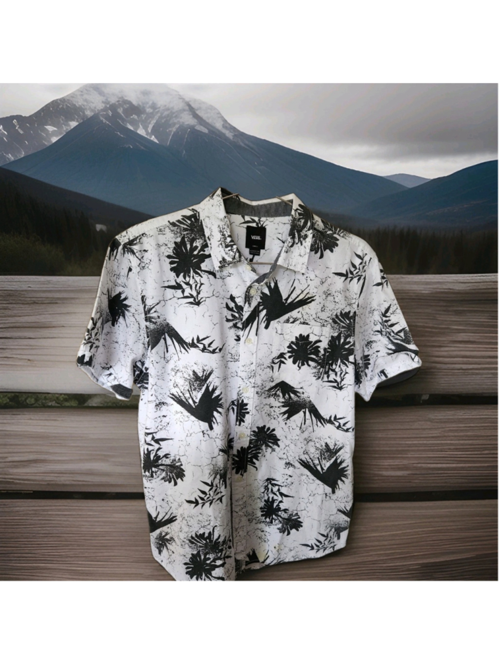 VANS Mens Shirt Classic Fit Small Short Sleeve Button Front Pocket Logo Flaw